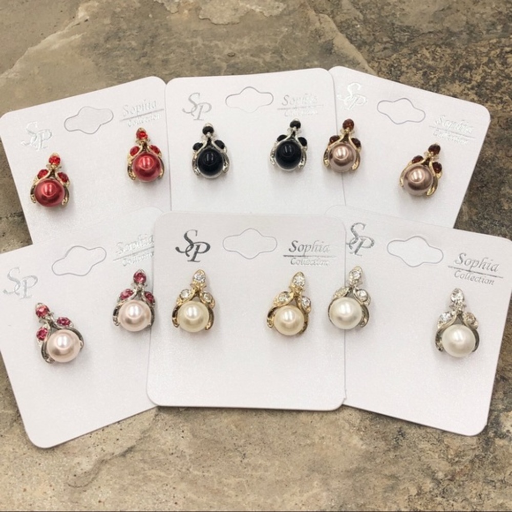 🍀 Rhinestone Stud Pearl Earrings